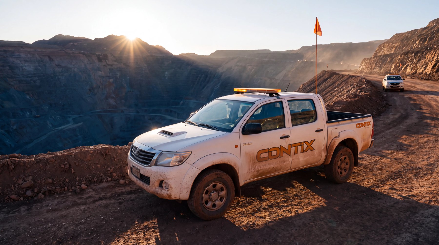 Camioneta de Contix en una mina a tajo abierto
